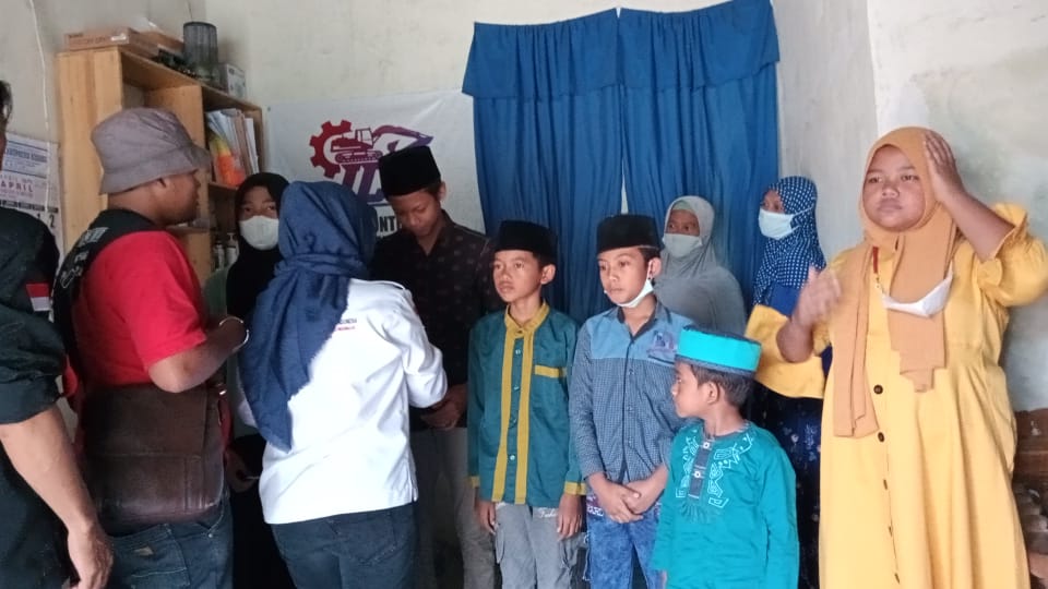 LSM GERAK INDONESIA GELAR AKSI Turun Jalan BAGI TAKJIL GRATIS DAN Santuni ANAK YATIM 2 IMG 20220422 WA0117