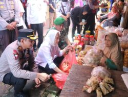 Jelang Lebaran, Polres Bojonegoro Bersama Forkopimda Cek Stok dan Harga Bapokting 8 Jelang Lebaran, Polres Bojonegoro Bersama Forkopimda Cek Stok dan Harga Bapokting