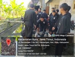 PSHT Ranting Kota Dan warga Dandangan Sinergi dengan Koramil Gotong Royong Kerja bakti bersihkan Selokan. 12 PSHT Ranting Kota Dan warga Dandangan Sinergi dengan Koramil Gotong Royong Kerja bakti bersihkan Selokan.