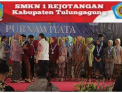 Empat karyawan berprestasi lulusan SMKN 1 Rejotangan Raih Penghargaan Dari PT.KHJ 12 Empat karyawan berprestasi lulusan SMKN 1 Rejotangan Raih Penghargaan Dari PT.KHJ