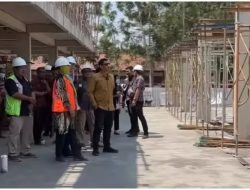 Targetkan Selesai Lebih Awal, Dinas PUPR Kota Kediri Kebut Pembangunan Revitalisasi Alun–Alun Kota Kediri. 12 Targetkan Selesai Lebih Awal, Dinas PUPR Kota Kediri Kebut Pembangunan Revitalisasi Alun–Alun Kota Kediri.