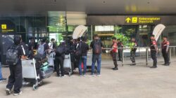 Responsif dan Humanis, Polres Kediri Kota Kawal Mobilitas Penumpang di Bandara Dhoho