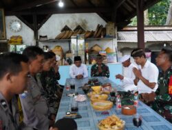 Satgas TMMD Ke 127 Kodim 0808/Blitar Laksanakan Komsos Dengan Tokoh Agama Hindu Di Desa Krisik
