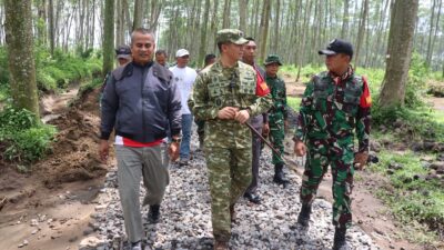 Dansatgas TMMD ke-127 TH. 127 Kodim Kediri Tinjau Langsung Sasaran Pembangunan di Desa Gadungan