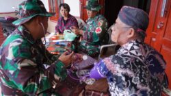 Door to Door. Satgas TMMD Ke 127 Kodim 0808/Blitar Beri Layanan Kesehatan Bagi Masyarakat Desa Krisik