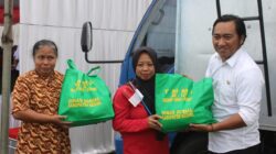 300 Warga di Tiga Kecamatan Terima Sembako dalam TMMD ke-127 Kediri