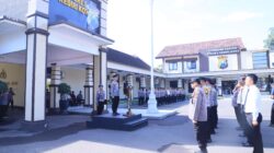 Kapolres Kediri Kota Berikan Penghargaan kepada 35 Personel dan 11 Warga Berprestasi