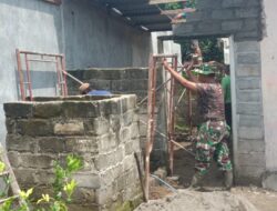Wujud Kepedulian, Babinsa Garum Turun Tangan Bantu Pembuatan MCK Warga