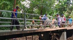 Pengecoran Jalan Jembatan Perintis Garuda Capai Progres Signifikan, TNI dan Warga Terus Bersinergi