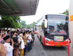 Momen Haru Pemberangkatan Haji Kota Kediri, Kapolres: Ini Bentuk Pelayanan untuk Tamu Allah