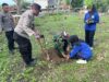 Penghijauan Monumen Trisula, TNI-Polri Bersama SMKN 1 Bakung Wujudkan Kepedulian Lingkungan