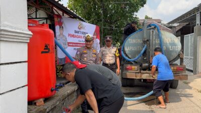 Mengalirkan Kepedulian di Hari Bhayangkara ke-80, Polres Kediri Kota Salurkan Air Bersih untuk Warga Campurejo