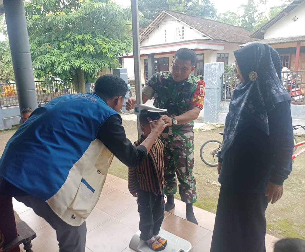 Cegah Stunting Sejak Dini, Babinsa Sertu Yhoni Dampingi Kegiatan Posyandu Di Dusun Gangsri 1 IMG 20260709 WA0060