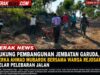 Dukung Pembangunan Jembatan Garuda, Serka Ahmad Mubarok Bersama Warga Rejosari Gelar Pelebaran Jalan