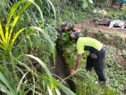 TNI Manunggal Air, Serka Imam Sungep Bersama Warga Kedung Banteng Gotong Royong Bersihkan Irigasi