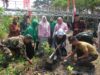 Peringati HUT TNI Ke 81, Sinergi TNI-Polri Dan Masyarakat Kota Blitar Gelar Aksi Tanam Pohon Di Bantaran Sungai Karplos