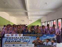 Tak Sekadar Kenalkan AI, Polres Kediri Kota Bekali Pelajar Cara Saring Informasi di Medsos