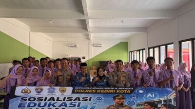 Tak Sekadar Kenalkan AI, Polres Kediri Kota Bekali Pelajar Cara Saring Informasi di Medsos