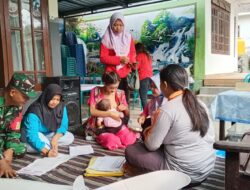 Wujud Dukungan Kesehatan, Babinsa Dan Bidan Desa Dampingi Posyandu ILP Di Ngaringan Blitar