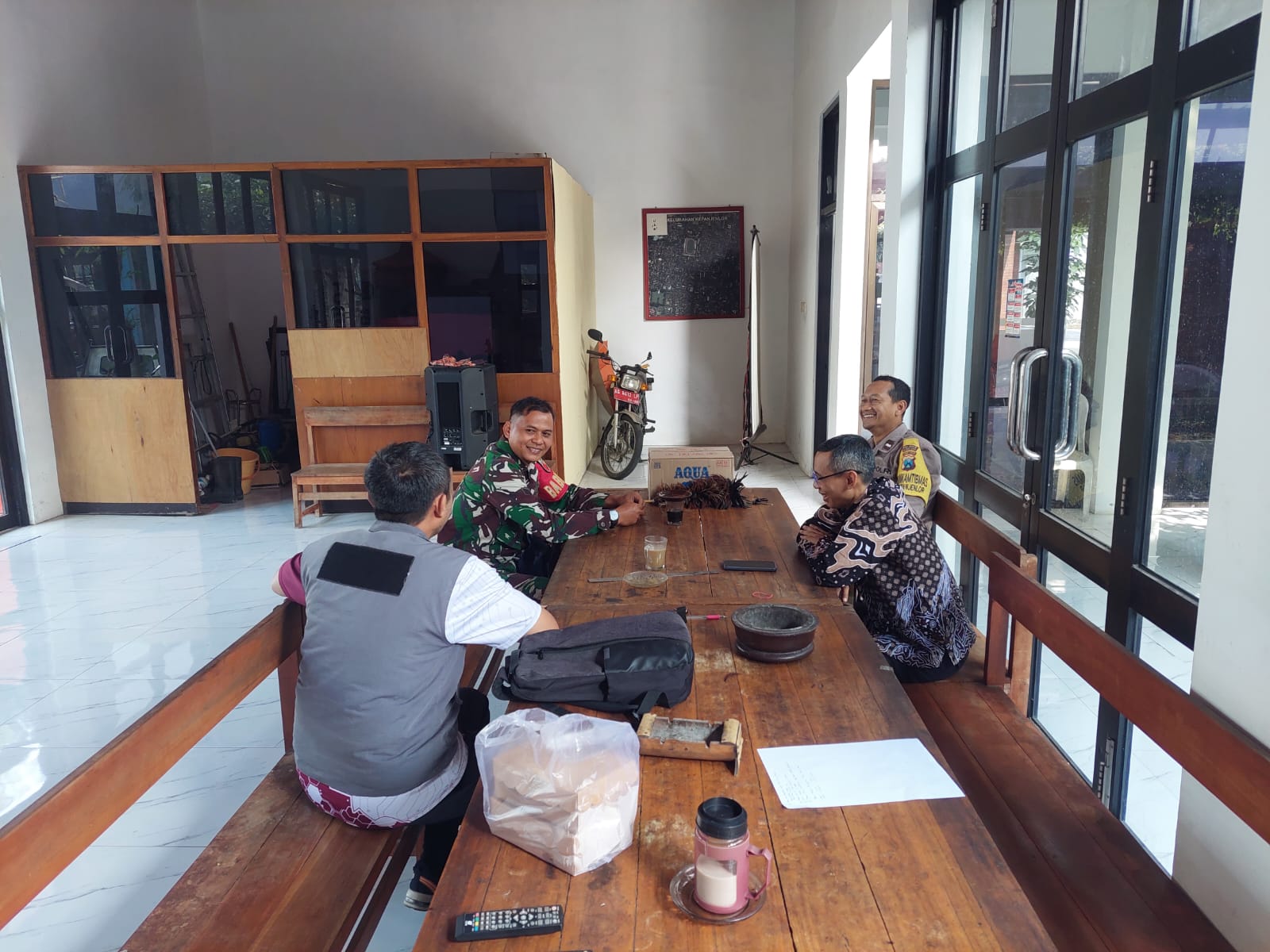 Pererat Sinergitas, Babinsa Dan Bhabinkamtibmas Gelar Komsos Bersama Aparat Kelurahan Kepanjenlor 1 IMG 20261013 WA0013