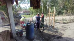 Gotong Royong Warga Dan Babinsa Koramil Binangun Bedah RTLH Milik Warga Di Blitar