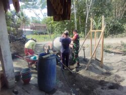 Gotong Royong Warga Dan Babinsa Koramil Binangun Bedah RTLH Milik Warga Di Blitar