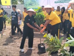 Green Policing, Polres Kediri Tanam Puluhan  Bibit Pohon di Pondok Nurul Hakim