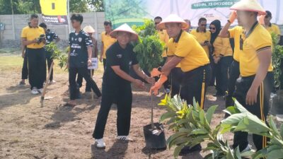 Green Policing, Polres Kediri Tanam Puluhan  Bibit Pohon di Pondok Nurul Hakim