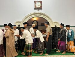 Subuh Keliling di Masjid Darunnajach, Kapolres Kediri Kota Ajak Warga Jaga Kamtibmas dan Manfaatkan Layanan 110